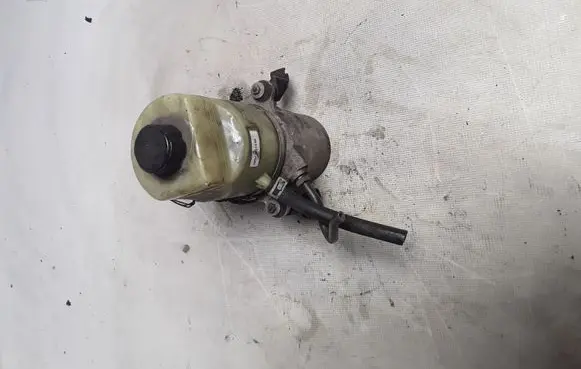 Ford Focus Power steering pump 4M513K514BF