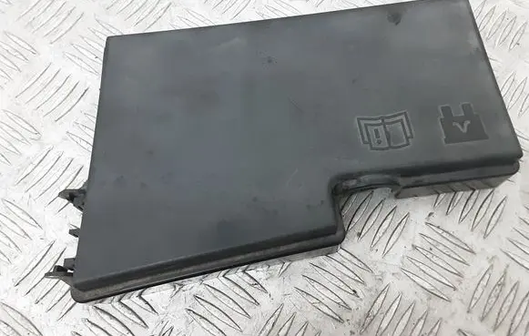 Volvo V50 Fuse box cover 30728347
