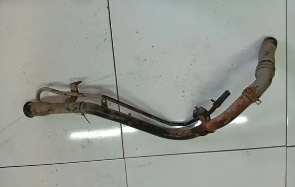 Honda CR-V Fuel tank filler neck pipe 