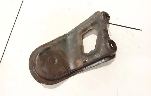 Engine mounting bracket