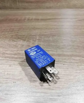 Volkswagen PASSAT B5.5 Oil pressure relay 433919082 5KH00415401 BLUE