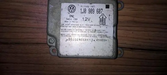 Volkswagen PASSAT B5 Airbag control unit/module 1j0909607 5wk4199