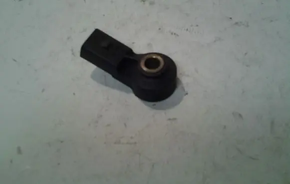Volkswagen Touran I Detonation knock sensor 030905377