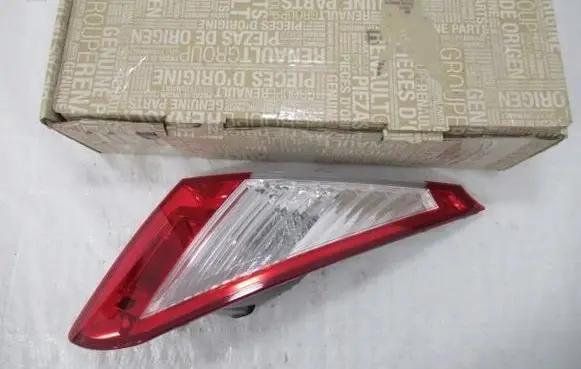 Tailgate rear/tail lights