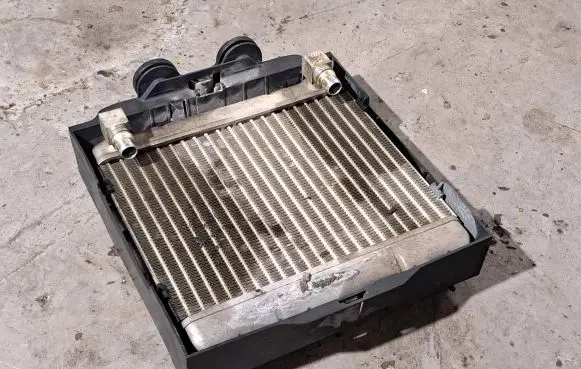 BMW 7 F01 F02 F03 F04 Engine oil radiator 7572542