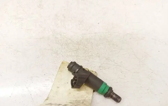 Audi A6 S6 C5 4B Fuel injector 06C133551
