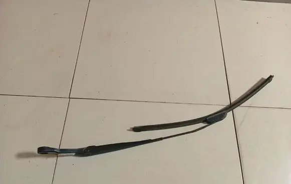 Opel Meriva A Front wiper blade arm 13139725