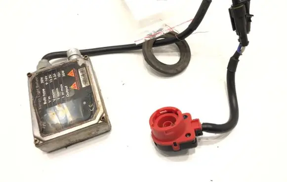 Suzuki Grand Vitara II Voltage converter/converter module 