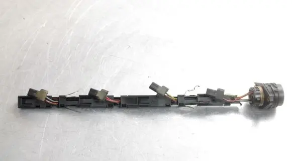 Volkswagen PASSAT B6 Fuel injector wires 038971600