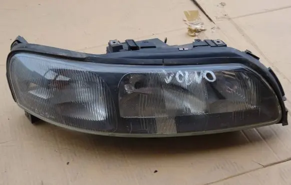 Volvo V70 Headlight/headlamp 89004806 8620687