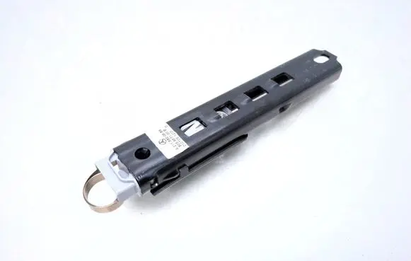 Mercedes-Benz ML W164 Seat belt adjustment rail A2118600688 605987100B