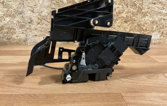 Ford Focus Rear door lock 4M5AA26413BC A048069 4247M