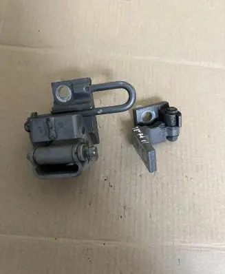 Rear door hinge set