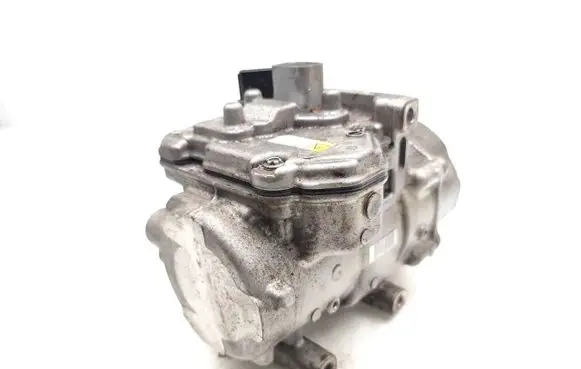 Toyota RAV 4 (XA40) Air conditioning (A/C) compressor (pump) 042200-0533