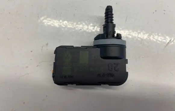 Headlight level adjustment motor