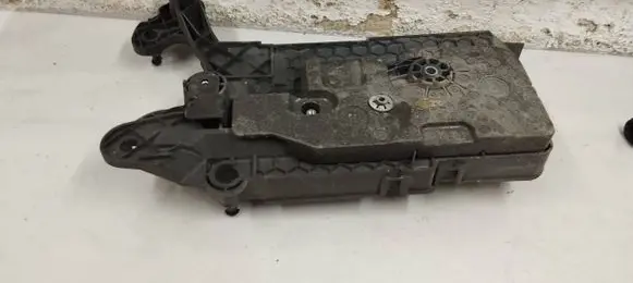Skoda Octavia Mk3 (5E) Battery tray 5q0915321j