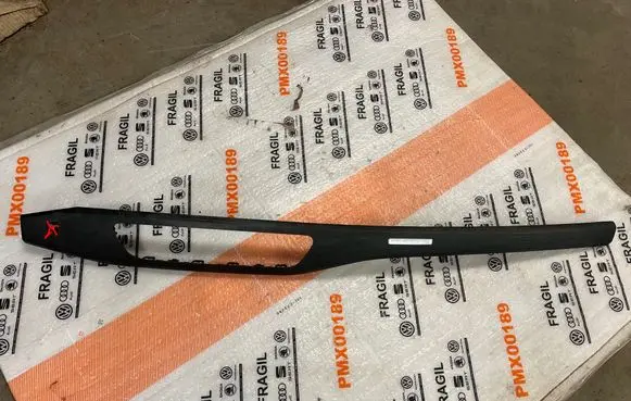 Dashboard glove box trim