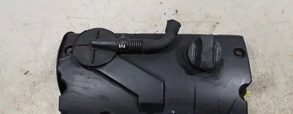 Volkswagen Golf V Rocker cam cover 038103475N