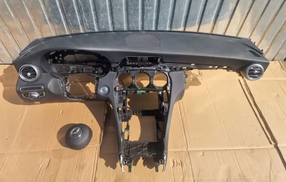 Mercedes-Benz C W205 Dashboard 