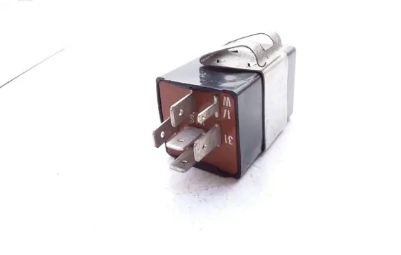 Volkswagen PASSAT Hazard warning light relay 171919092