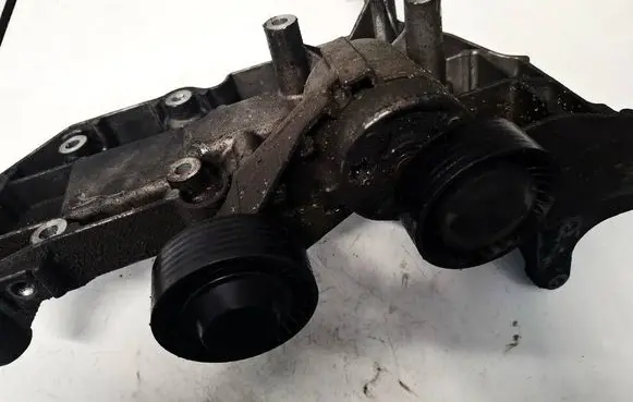 Volvo V70 Generator/alternator belt tensioner 