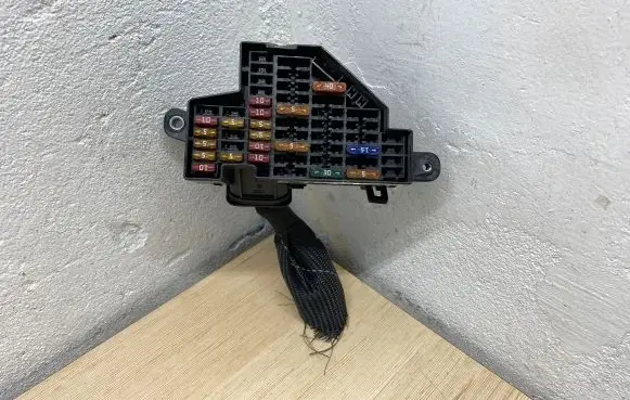 Volkswagen PASSAT B6 Fuse module 40506535 2060371927