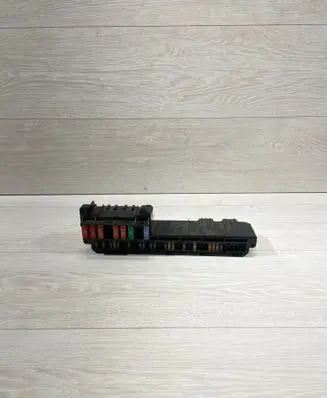 BMW 5 E60 E61 Fuse module 6957330