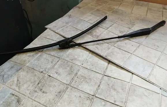 Ford Focus Front wiper blade arm 4M5117526AB