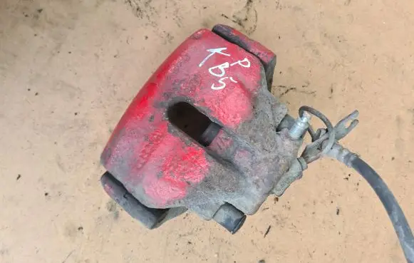 Volkswagen PASSAT B5 Front brake caliper