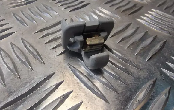 Audi A4 S4 B7 8E 8H Sun visor clip/hook/bracket 8E0857562