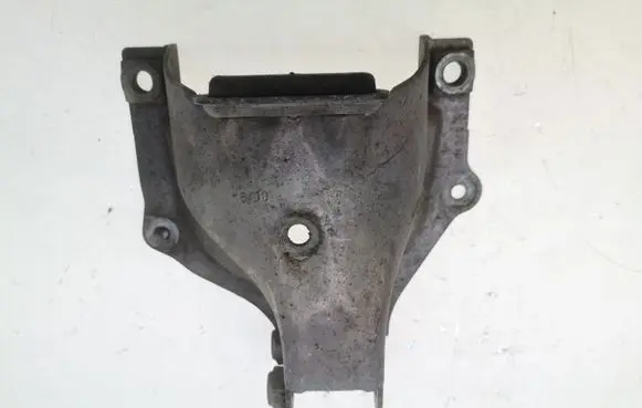 Audi A4 S4 B8 8K Engine mounting bracket 8K0399059