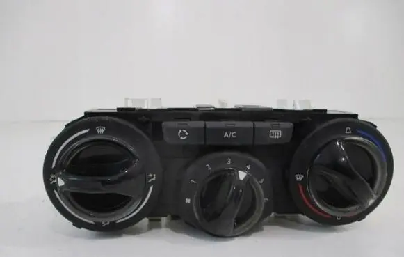 Peugeot 208 I Climate control unit 96722483ZD