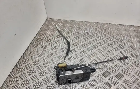 Opel Signum Front door lock 13157763