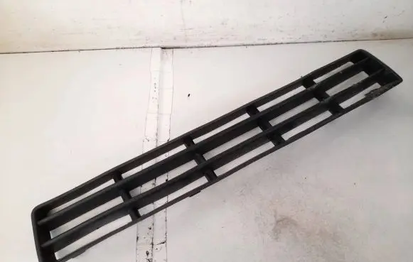 Volkswagen Golf IV Front bumper lower grill 1j0853677d