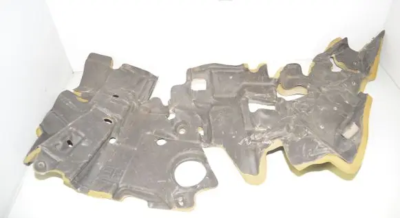 Engine bonnet/hood sound/heat insulation