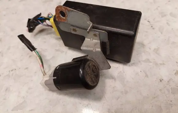Nissan Navara D22 Other relay 24330C9960