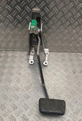 Toyota Verso Brake pedal