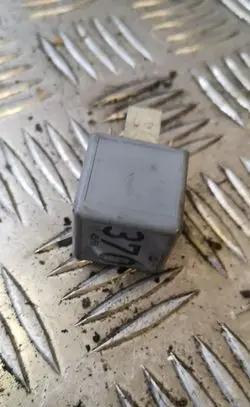 Audi A6 S6 C5 4B Other relay 8d0951253