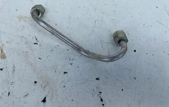 Volvo V40 Fuel injector supply line/pipe 