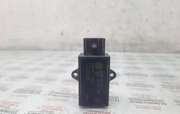 Volkswagen Touareg I Seat heating relay 7L0959772