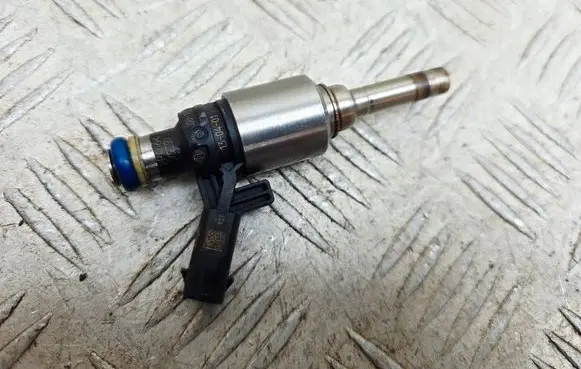 Audi A5 Sportback 8TA Fuel injector 06H906036G 0261500076
