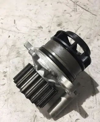 Volkswagen Golf VI Water pump 1803817S