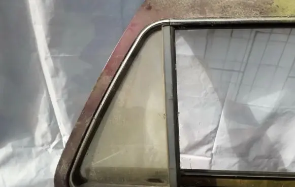 Peugeot 405 Rear vent window glass 