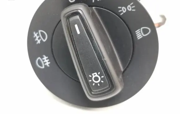 Skoda Fabia Mk3 (NJ) Light switch 5E0941431D 10095088