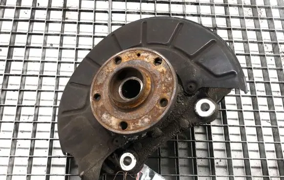 Volkswagen PASSAT B7 Front wheel hub spindle knuckle