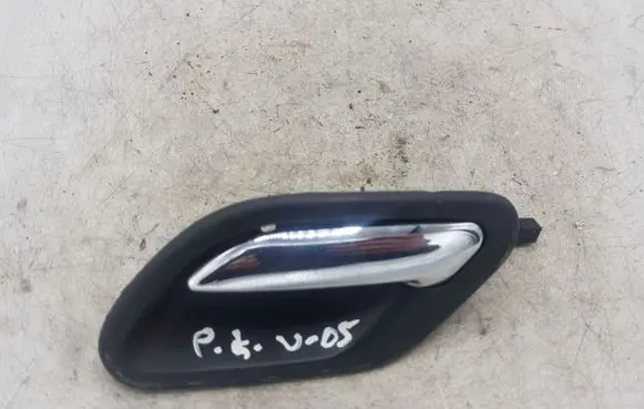BMW 5 E39 Front door interior handle 8226049