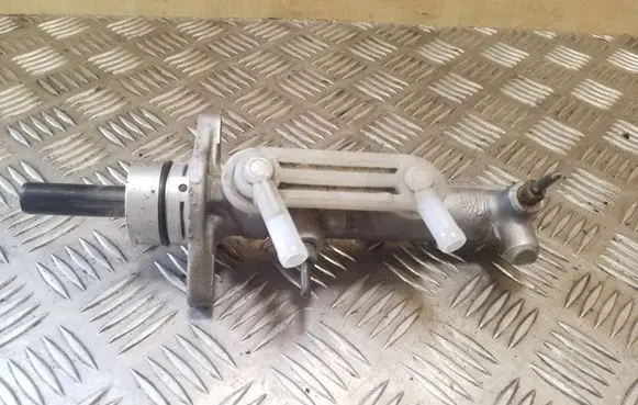 Toyota Previa (XR30, XR40) II Master brake cylinder 