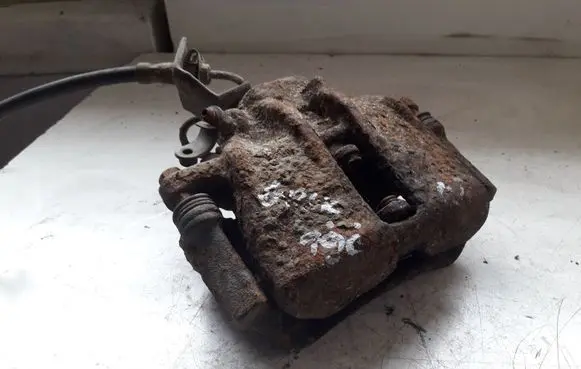 Volkswagen Golf III Front brake caliper
