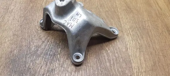 Porsche Macan (95B) Engine mounting bracket 95B199307A