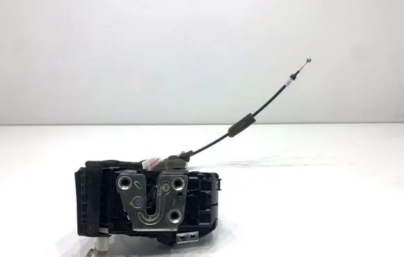 Nissan Qashqai Front door lock 